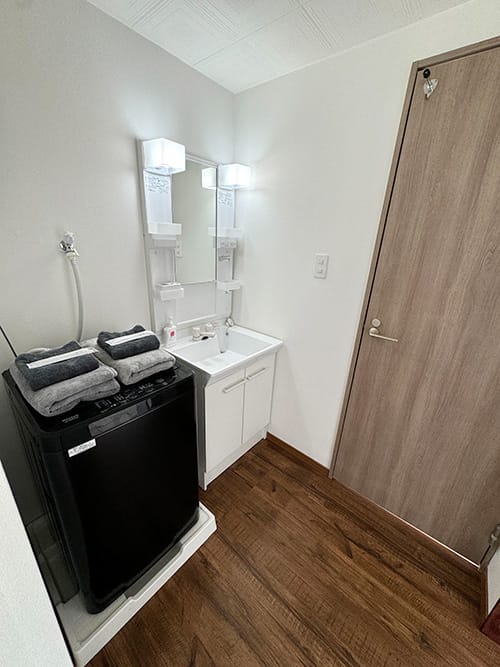 洗濯機、ドライヤー付きの洗面所